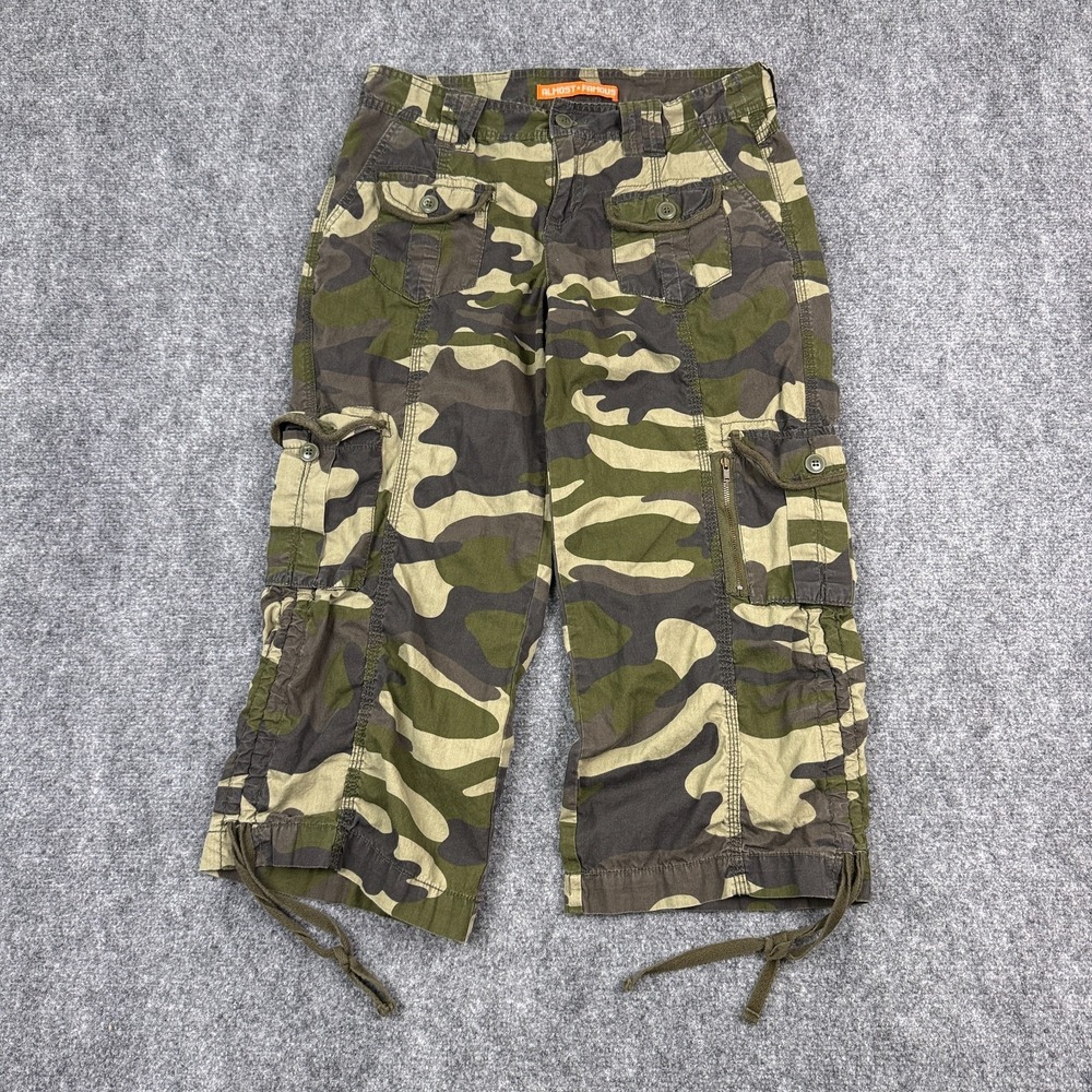 Almost Famous Capri Cargo Pant Womens Size 10 Camo Mid Rise Tie-Hem Flap Pockets
